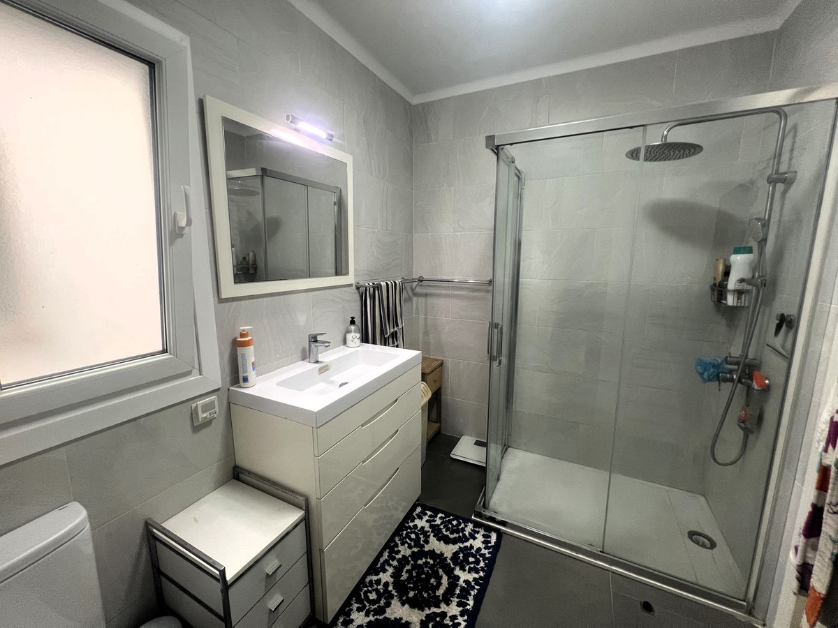 2 Bed Apartment for sale in El Paraiso Costa Del Sol, Málaga, Spain