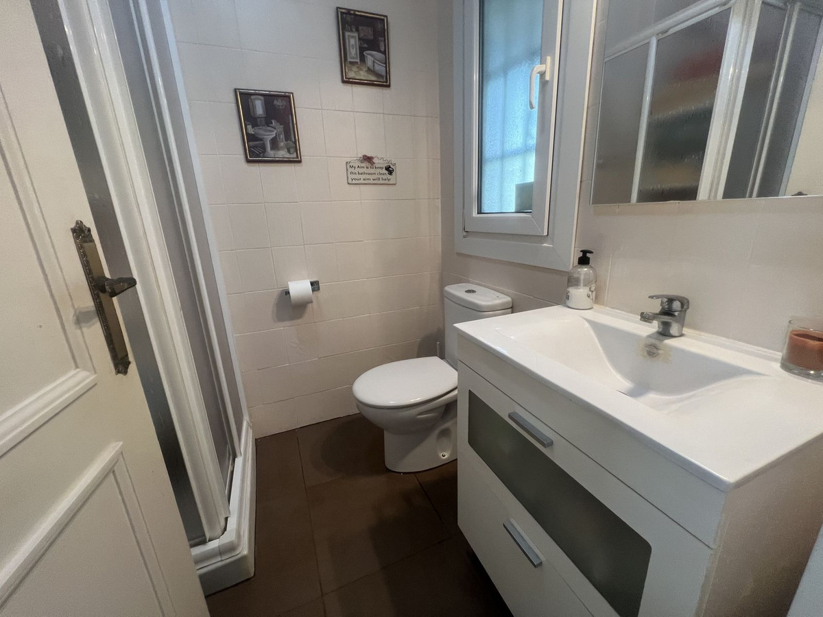 2 Bed Apartment for sale in El Paraiso Costa Del Sol, Málaga, Spain