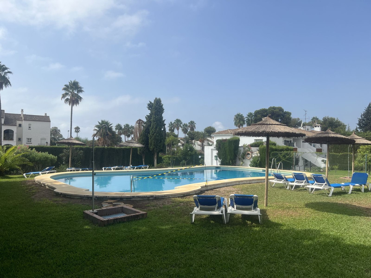 2 Bed Apartment for sale in El Paraiso Costa Del Sol, Málaga, Spain