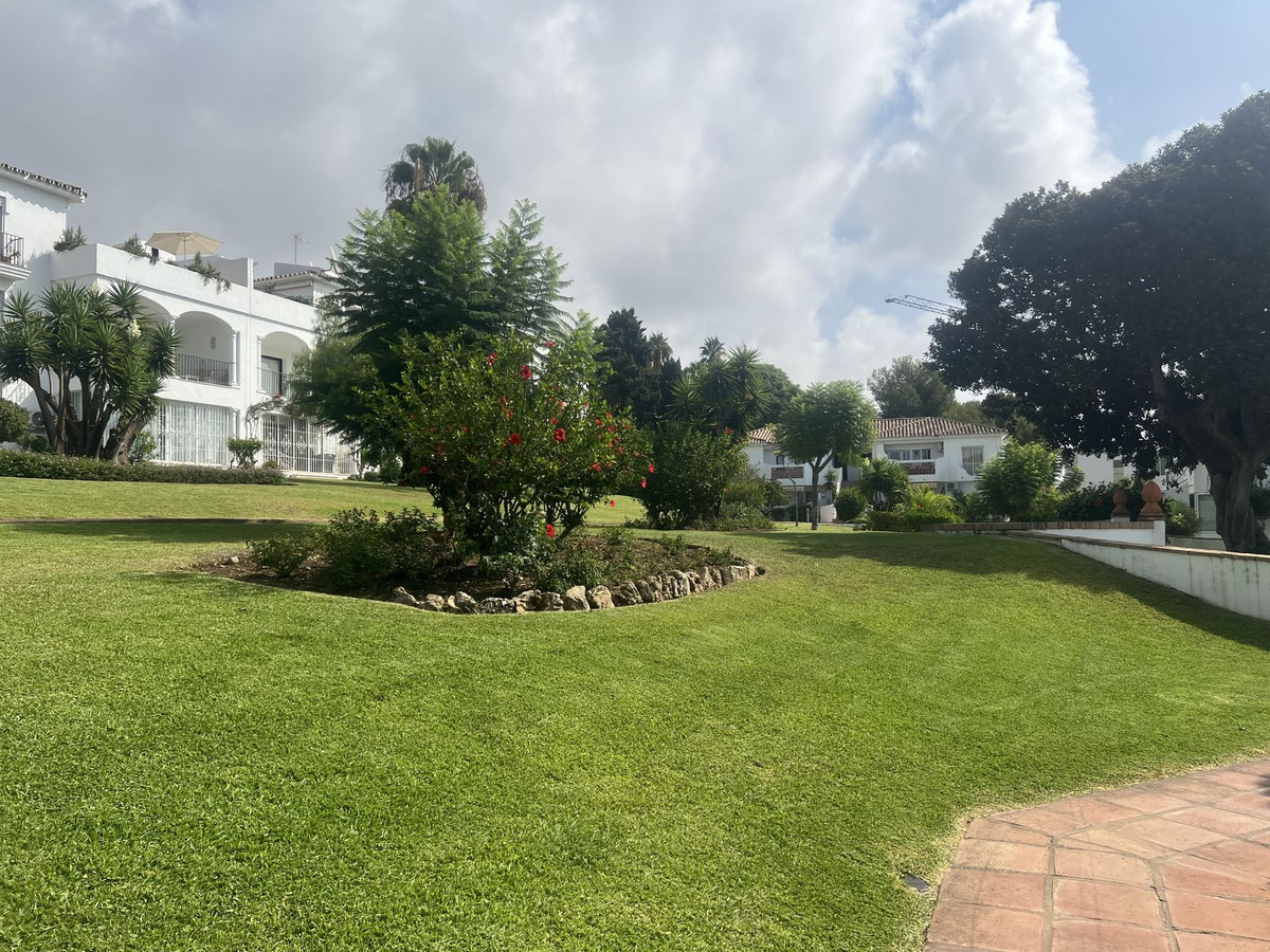 2 Bed Apartment for sale in El Paraiso Costa Del Sol, Málaga, Spain