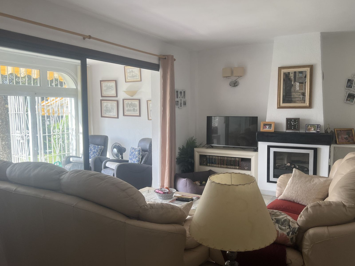 2 Bed Apartment for sale in El Paraiso Costa Del Sol, Málaga, Spain