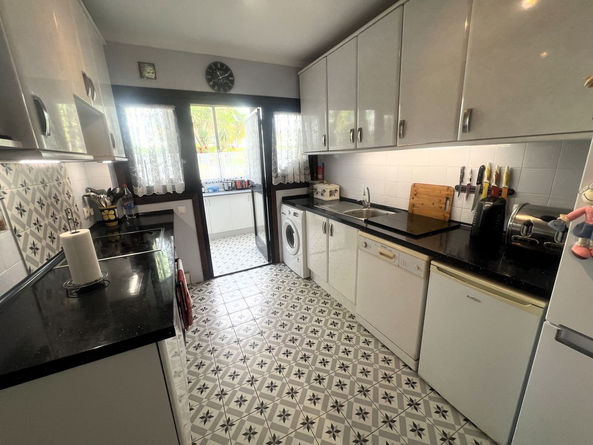 2 Bed Apartment for sale in El Paraiso Costa Del Sol, Málaga, Spain