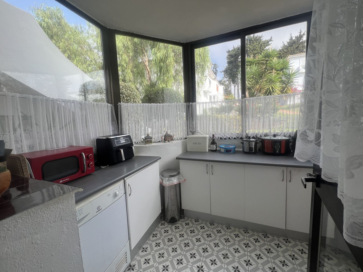 2 Bed Apartment for sale in El Paraiso Costa Del Sol, Málaga, Spain