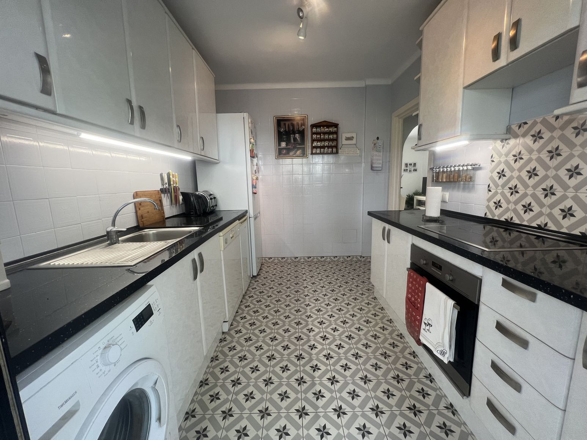 2 Bed Apartment for sale in El Paraiso Costa Del Sol, Málaga, Spain
