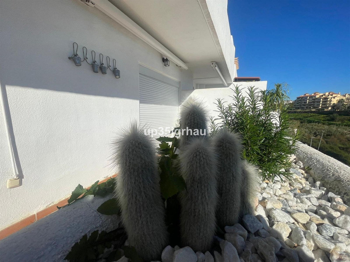 4 Bed Apartment for sale in Selwo Costa Del Sol, Málaga, Spain