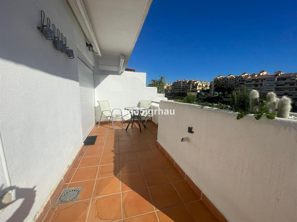 4 Bed Apartment for sale in Selwo Costa Del Sol, Málaga, Spain