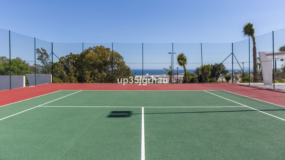 4 Bed Apartment for sale in Selwo Costa Del Sol, Málaga, Spain