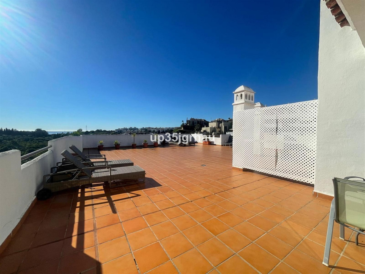 4 Bed Apartment for sale in Selwo Costa Del Sol, Málaga, Spain