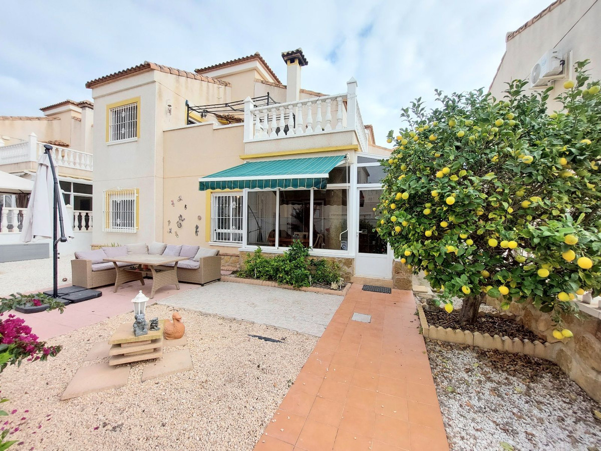 Se vende Villa - Chalet de 3 dormitorios en Costa Blanca, Alicante, España