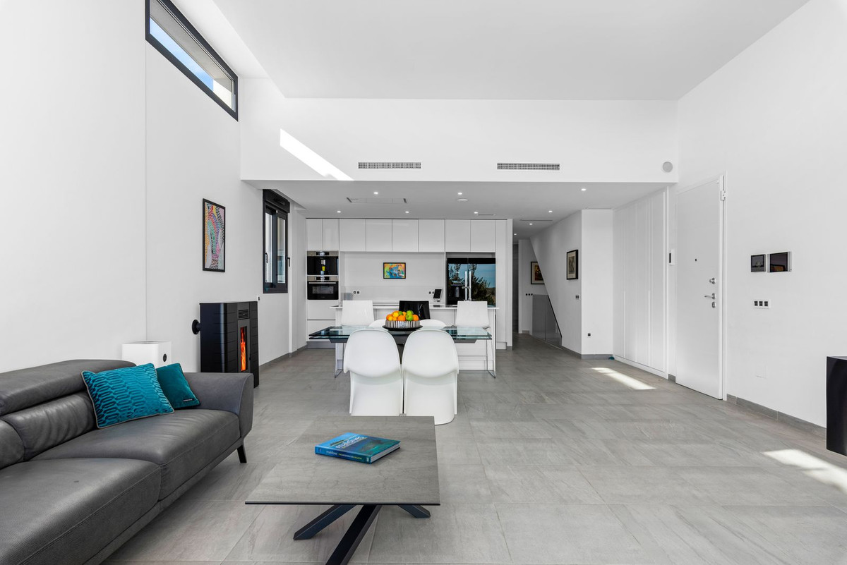 Se vende Villa - Chalet de 4 dormitorios en Costa Blanca, Alicante, España