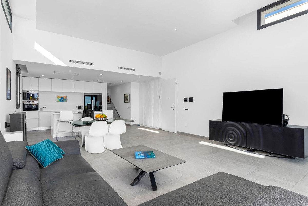 Se vende Villa - Chalet de 4 dormitorios en Costa Blanca, Alicante, España