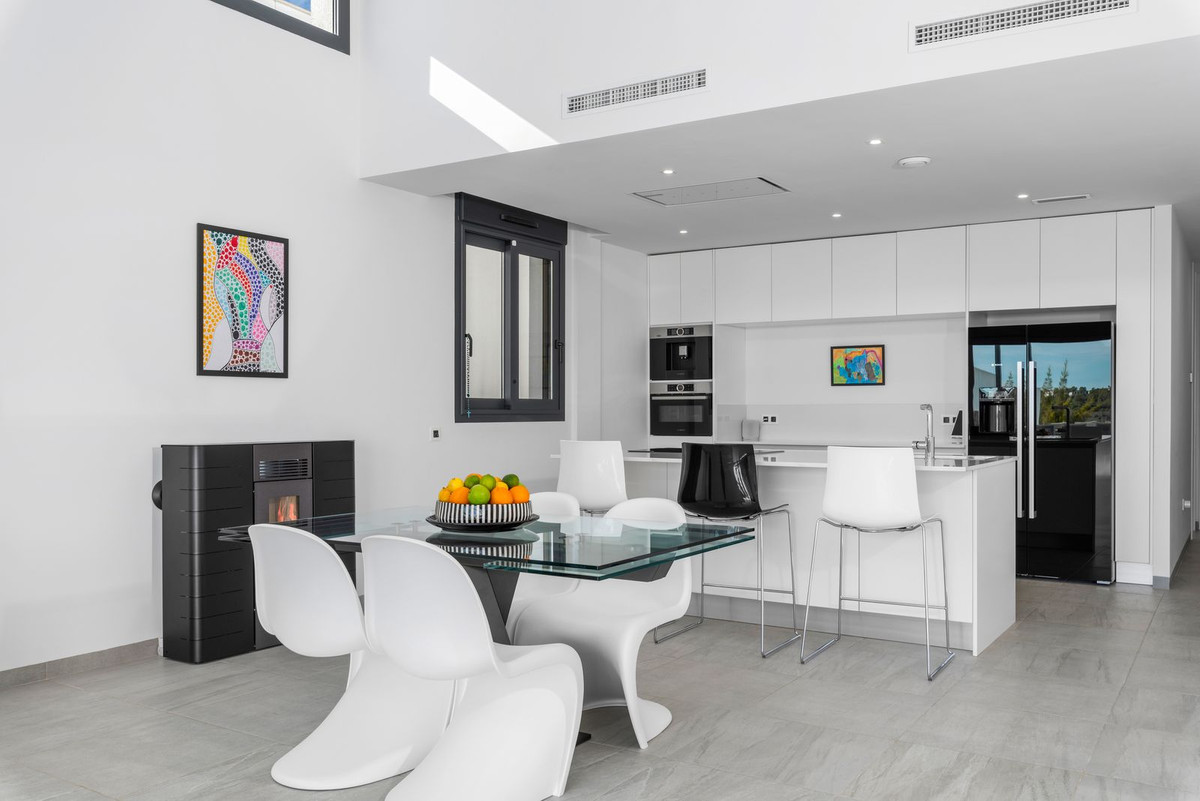 Se vende Villa - Chalet de 4 dormitorios en Costa Blanca, Alicante, España