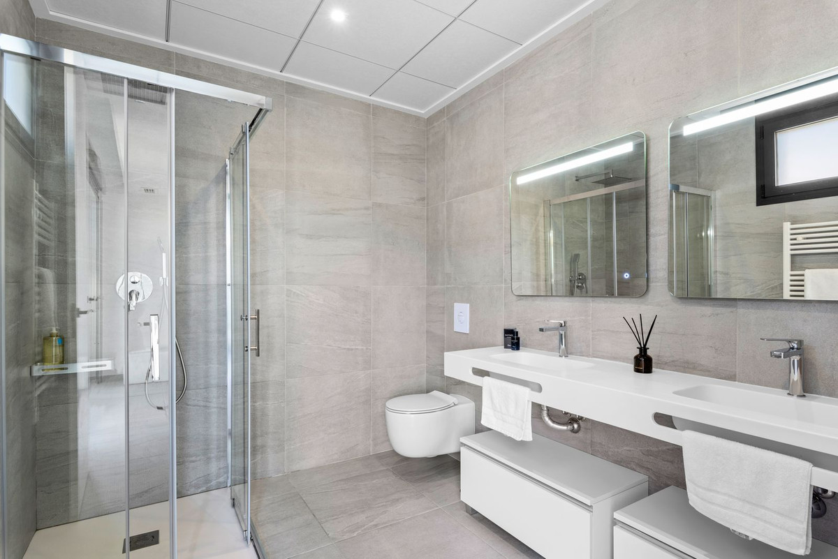 Se vende Villa - Chalet de 4 dormitorios en Costa Blanca, Alicante, España
