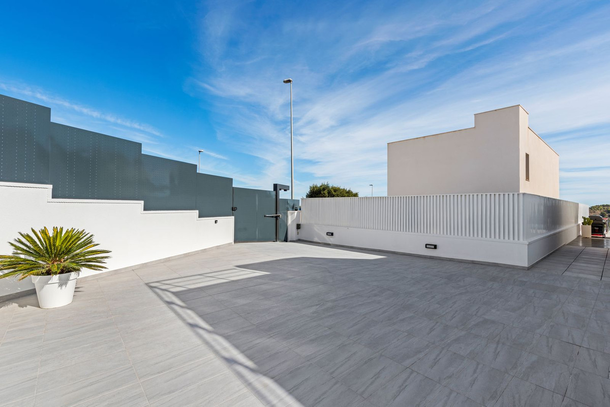 Se vende Villa - Chalet de 4 dormitorios en Costa Blanca, Alicante, España