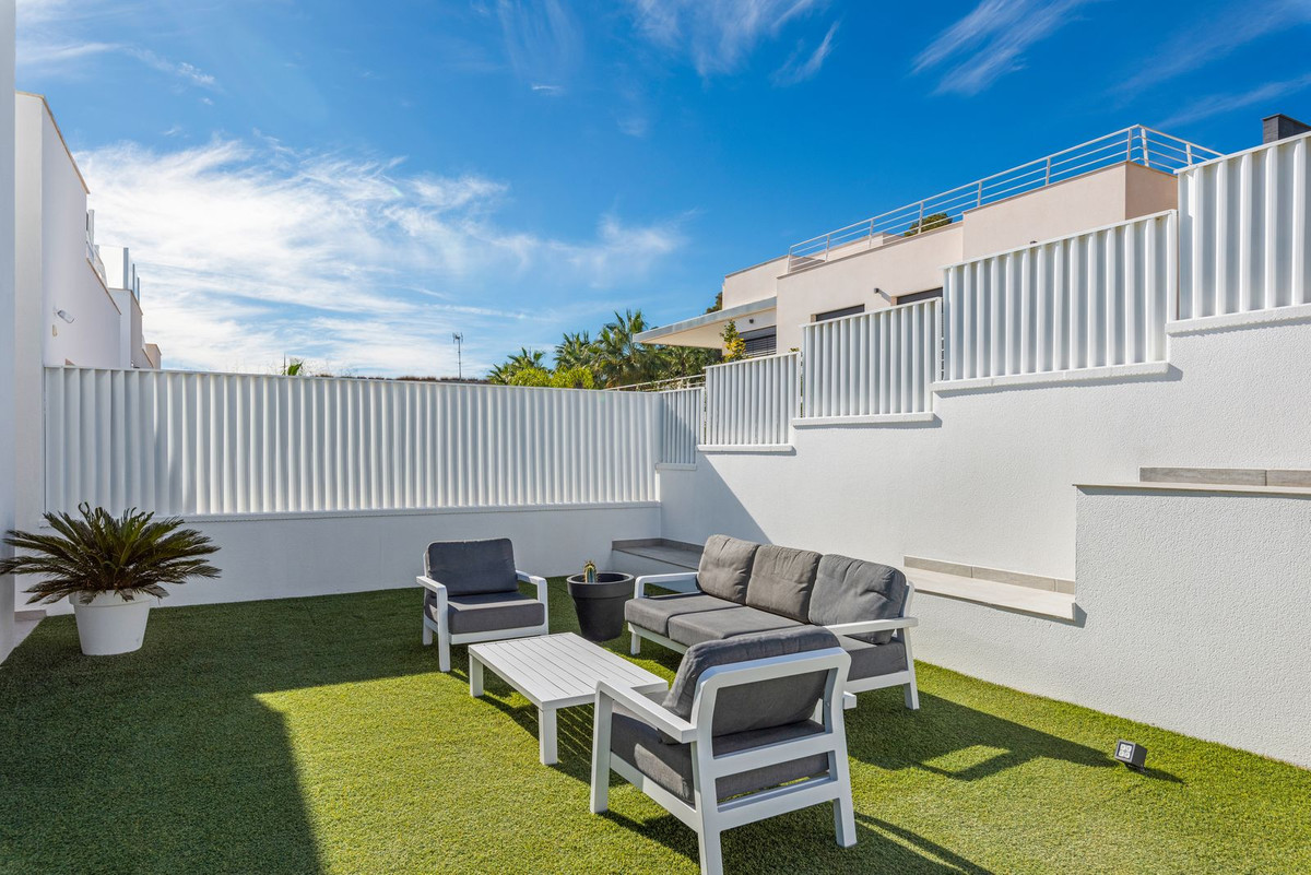 Se vende Villa - Chalet de 4 dormitorios en Costa Blanca, Alicante, España