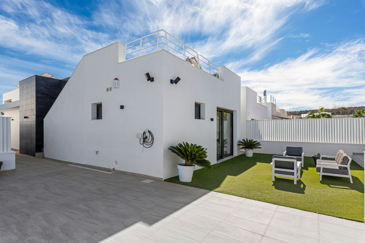 Se vende Villa - Chalet de 4 dormitorios en Costa Blanca, Alicante, España