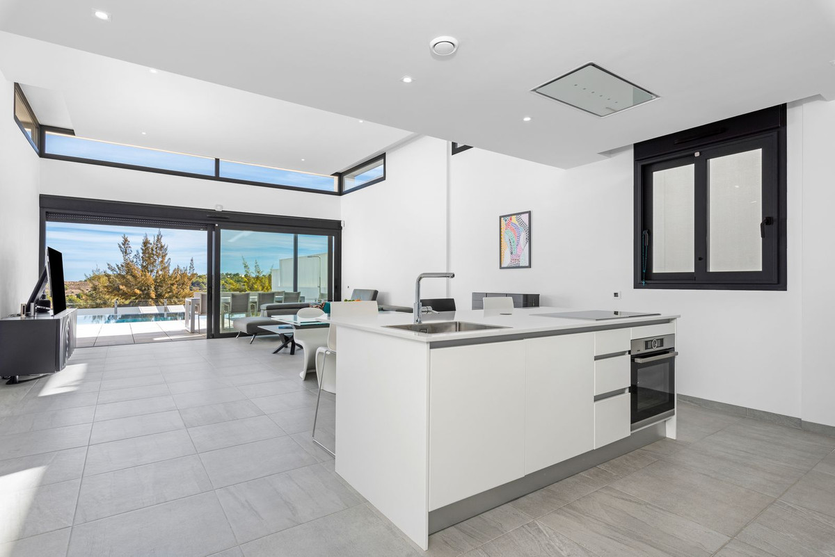 Se vende Villa - Chalet de 4 dormitorios en Costa Blanca, Alicante, España