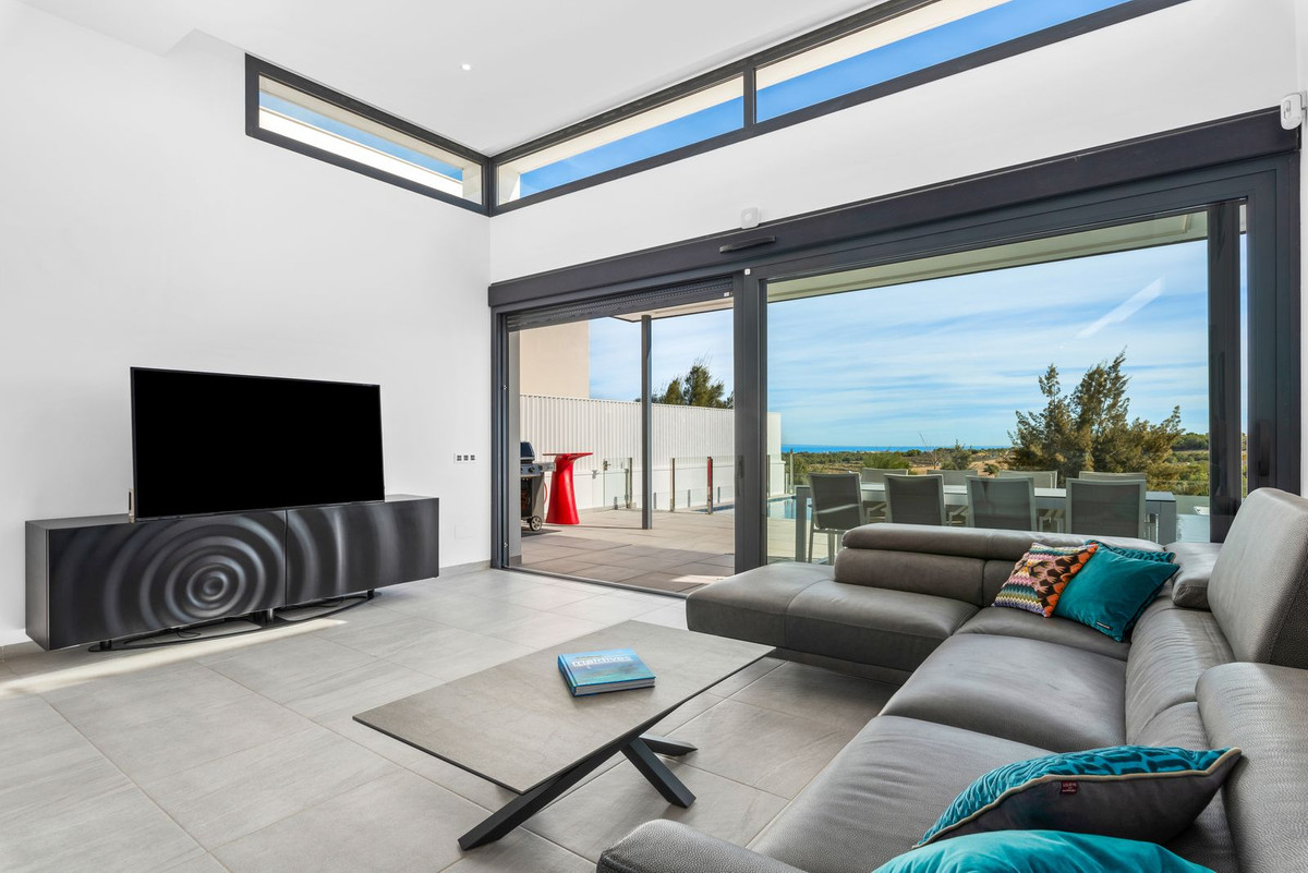 Se vende Villa - Chalet de 4 dormitorios en Costa Blanca, Alicante, España