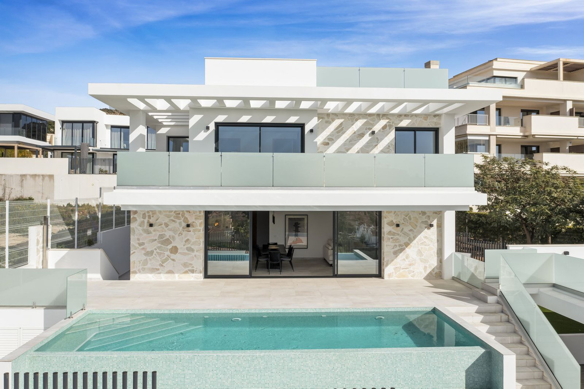 6 Bed Townhouse for sale in La Cala De Mijas Costa Del Sol, Málaga, Spain