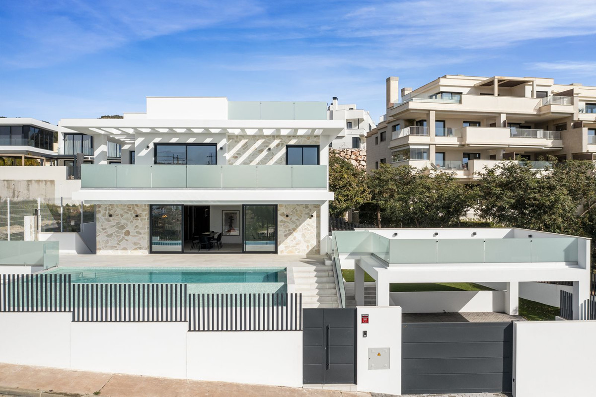 6 Bed Townhouse for sale in La Cala De Mijas Costa Del Sol, Málaga, Spain