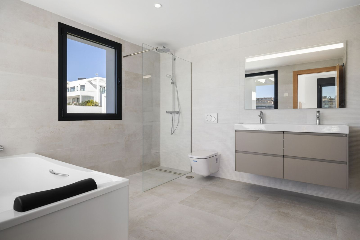 6 Bed Townhouse for sale in La Cala De Mijas Costa Del Sol, Málaga, Spain