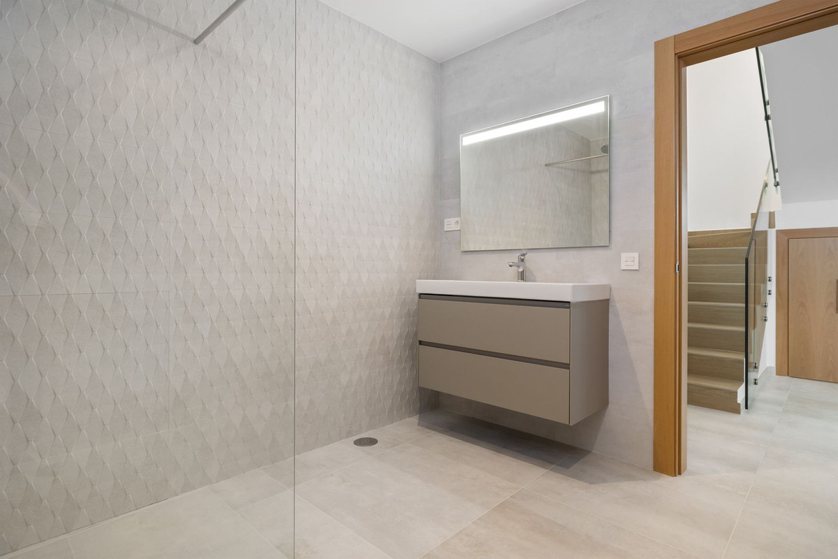 6 Bed Townhouse for sale in La Cala De Mijas Costa Del Sol, Málaga, Spain