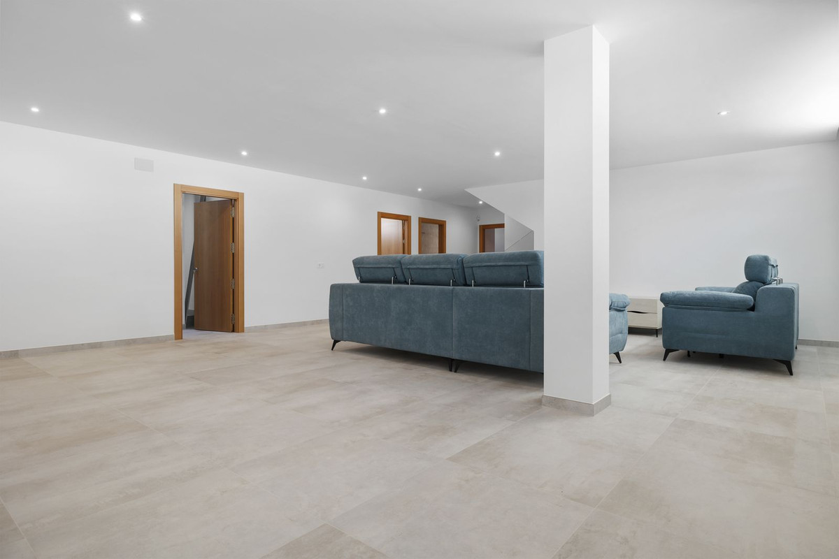 6 Bed Townhouse for sale in La Cala De Mijas Costa Del Sol, Málaga, Spain