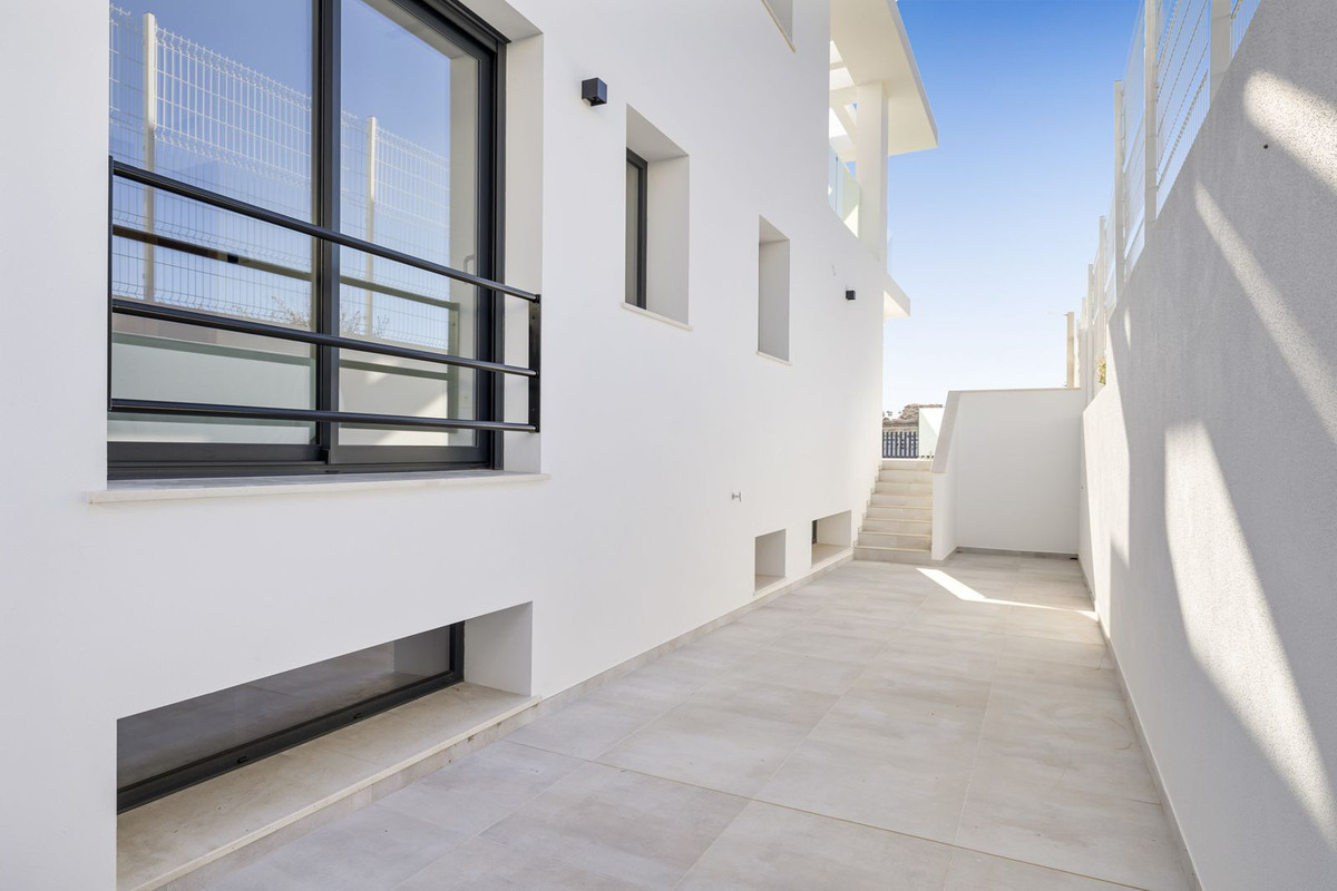 6 Bed Townhouse for sale in La Cala De Mijas Costa Del Sol, Málaga, Spain