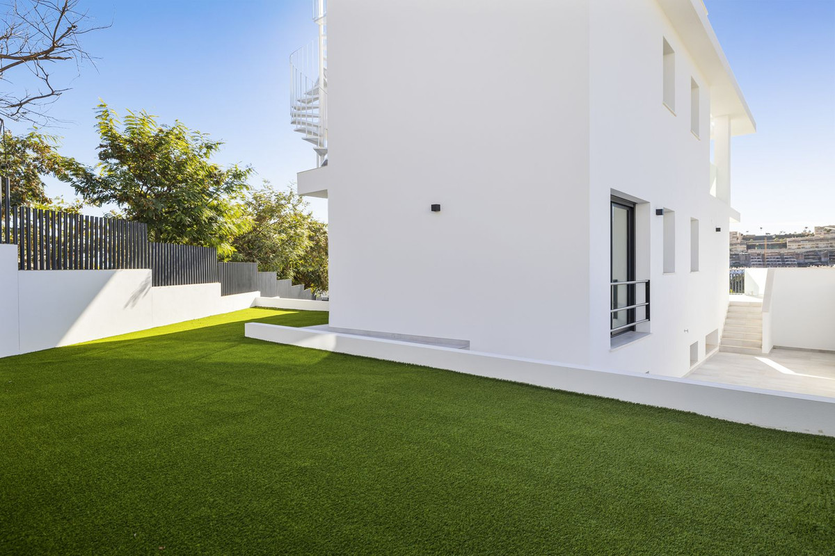 6 Bed Townhouse for sale in La Cala De Mijas Costa Del Sol, Málaga, Spain