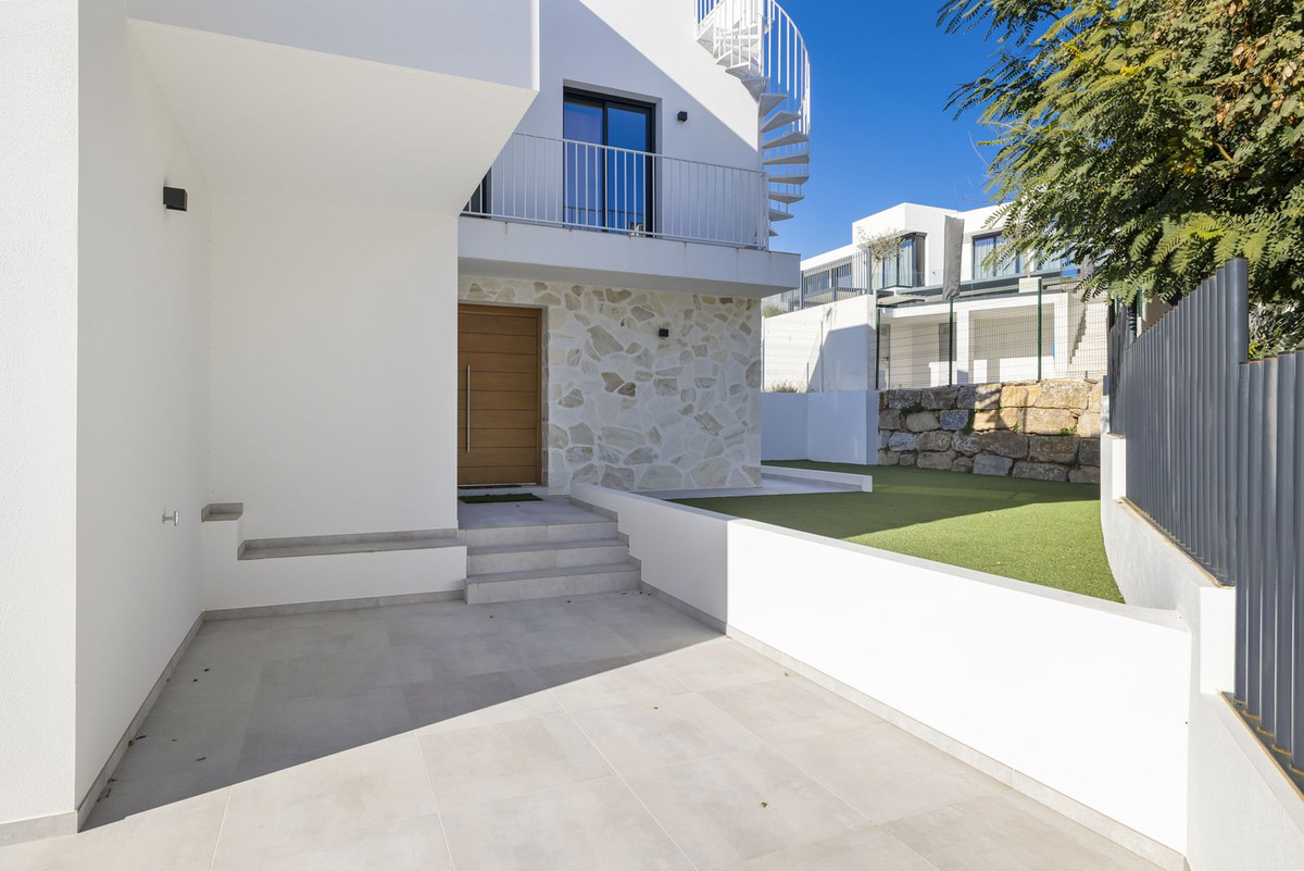 6 Bed Townhouse for sale in La Cala De Mijas Costa Del Sol, Málaga, Spain