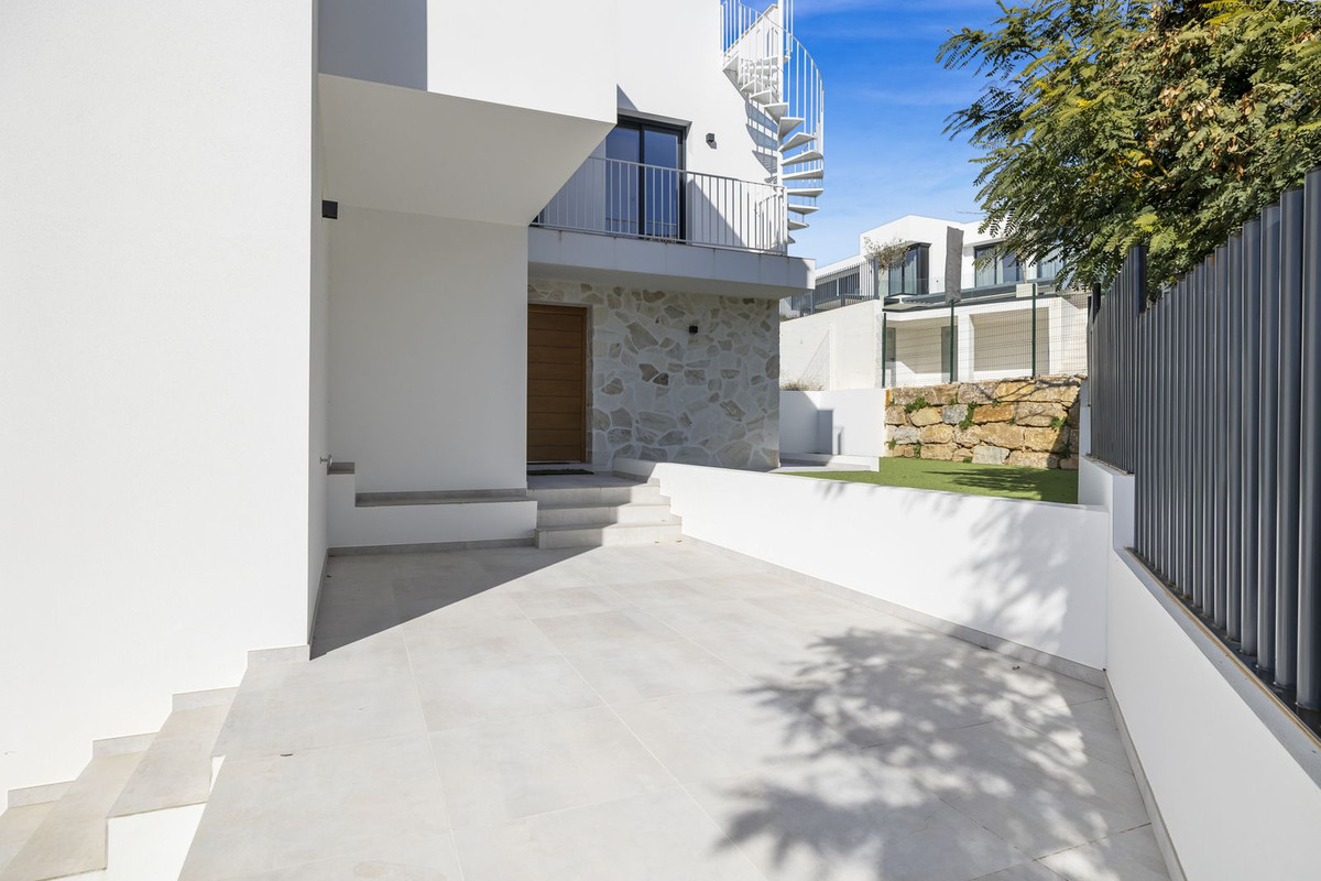 6 Bed Townhouse for sale in La Cala De Mijas Costa Del Sol, Málaga, Spain
