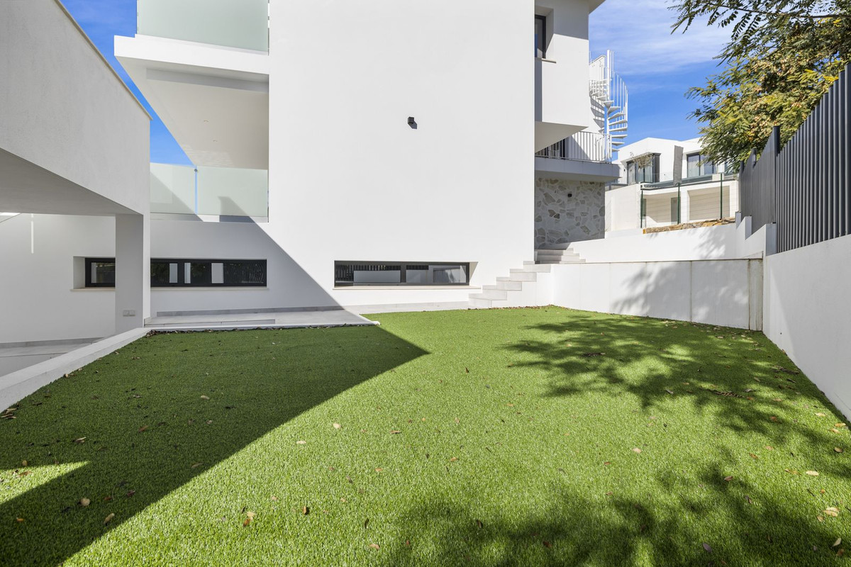 6 Bed Townhouse for sale in La Cala De Mijas Costa Del Sol, Málaga, Spain