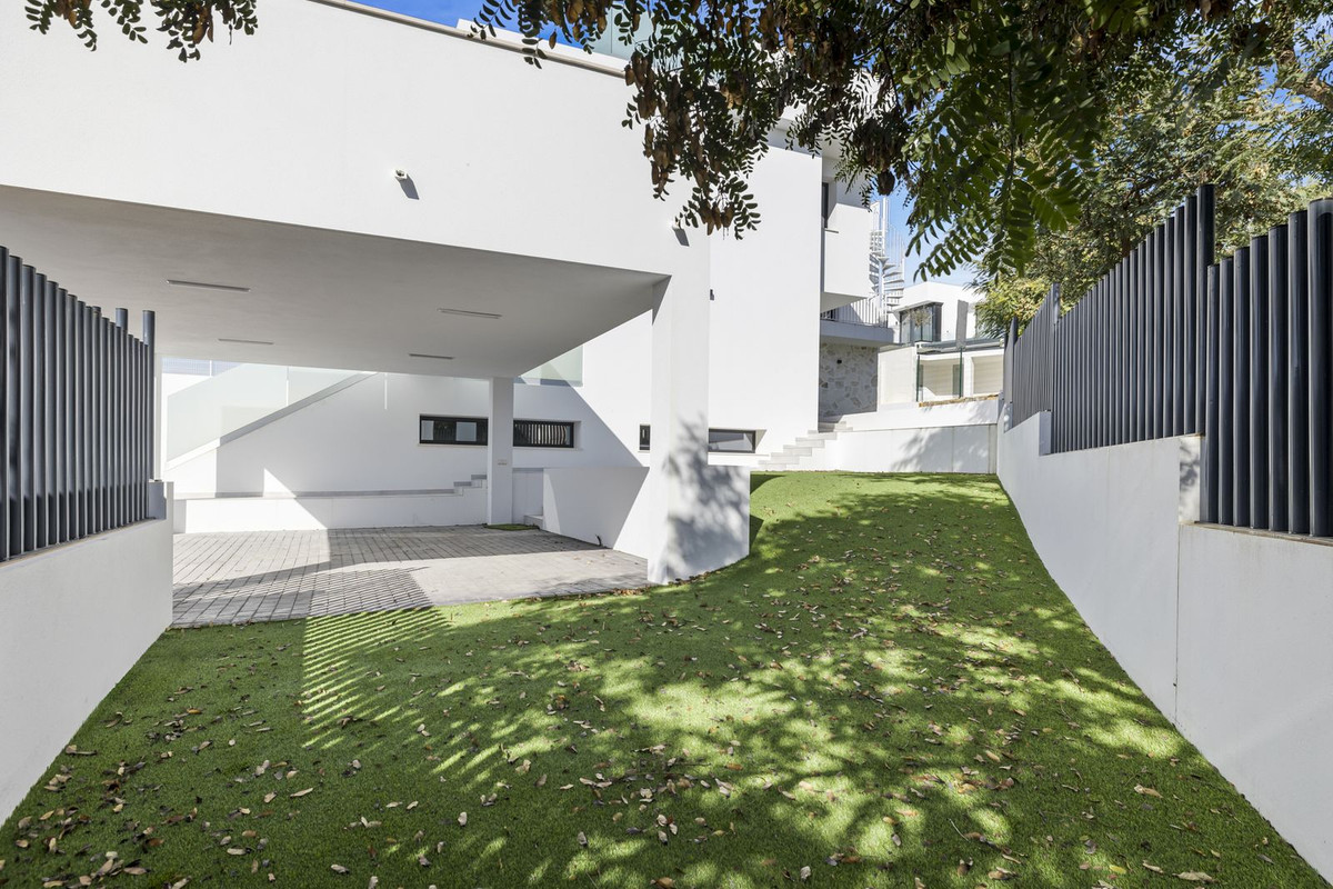 6 Bed Townhouse for sale in La Cala De Mijas Costa Del Sol, Málaga, Spain