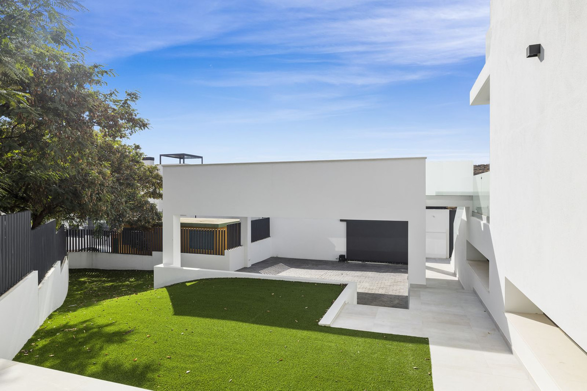 6 Bed Townhouse for sale in La Cala De Mijas Costa Del Sol, Málaga, Spain