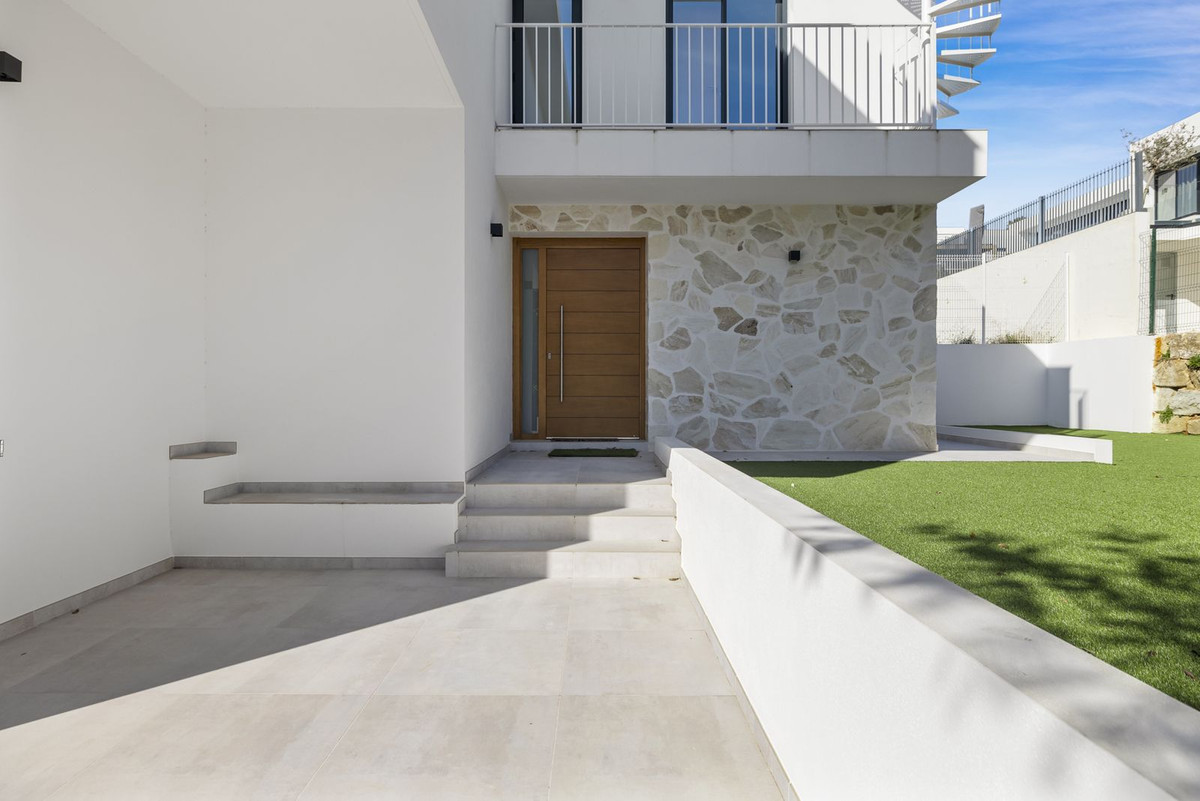 6 Bed Townhouse for sale in La Cala De Mijas Costa Del Sol, Málaga, Spain