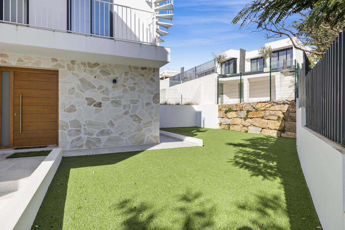 6 Bed Townhouse for sale in La Cala De Mijas Costa Del Sol, Málaga, Spain