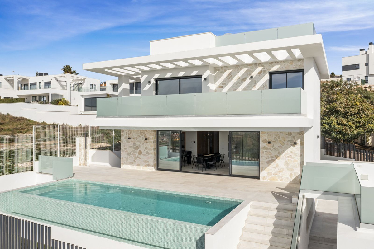 6 Bed Townhouse for sale in La Cala De Mijas Costa Del Sol, Málaga, Spain