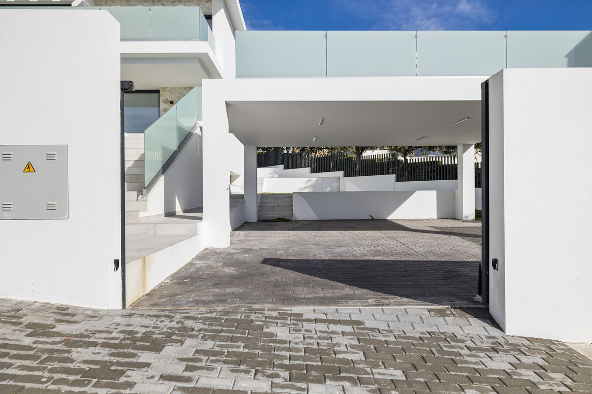 6 Bed Townhouse for sale in La Cala De Mijas Costa Del Sol, Málaga, Spain