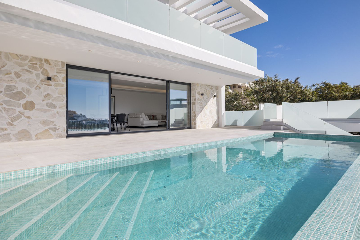 6 Bed Townhouse for sale in La Cala De Mijas Costa Del Sol, Málaga, Spain