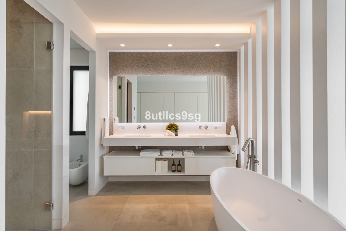 Se vende Villa - Chalet de 5 dormitorios en Costa Del Sol, Málaga, España