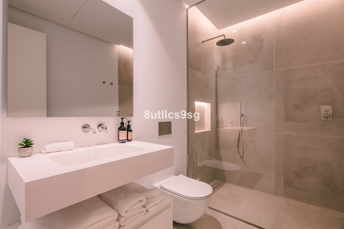 Se vende Villa - Chalet de 5 dormitorios en Costa Del Sol, Málaga, España
