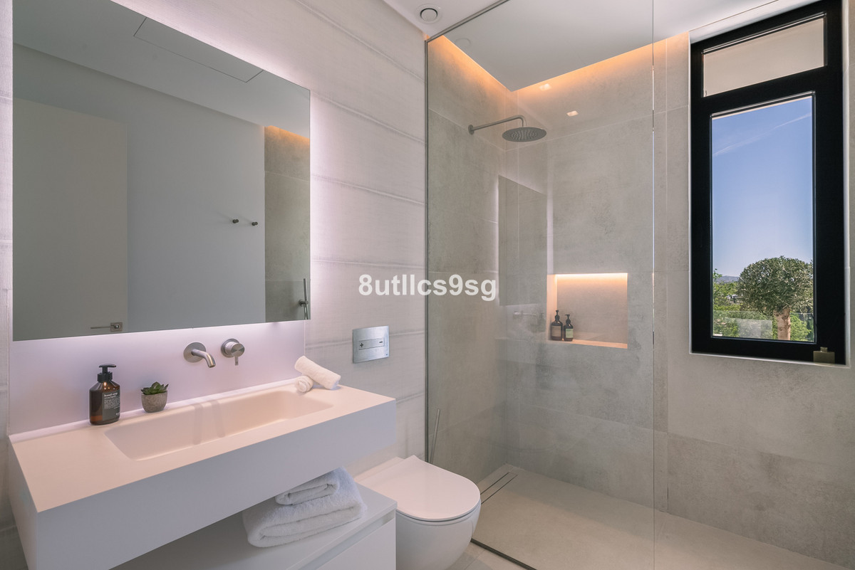 Se vende Villa - Chalet de 5 dormitorios en Costa Del Sol, Málaga, España