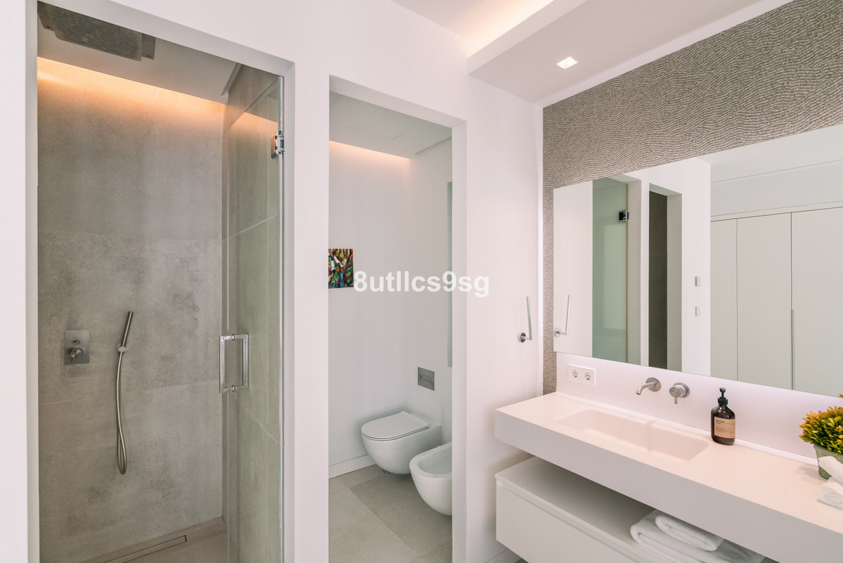 Se vende Villa - Chalet de 5 dormitorios en Costa Del Sol, Málaga, España