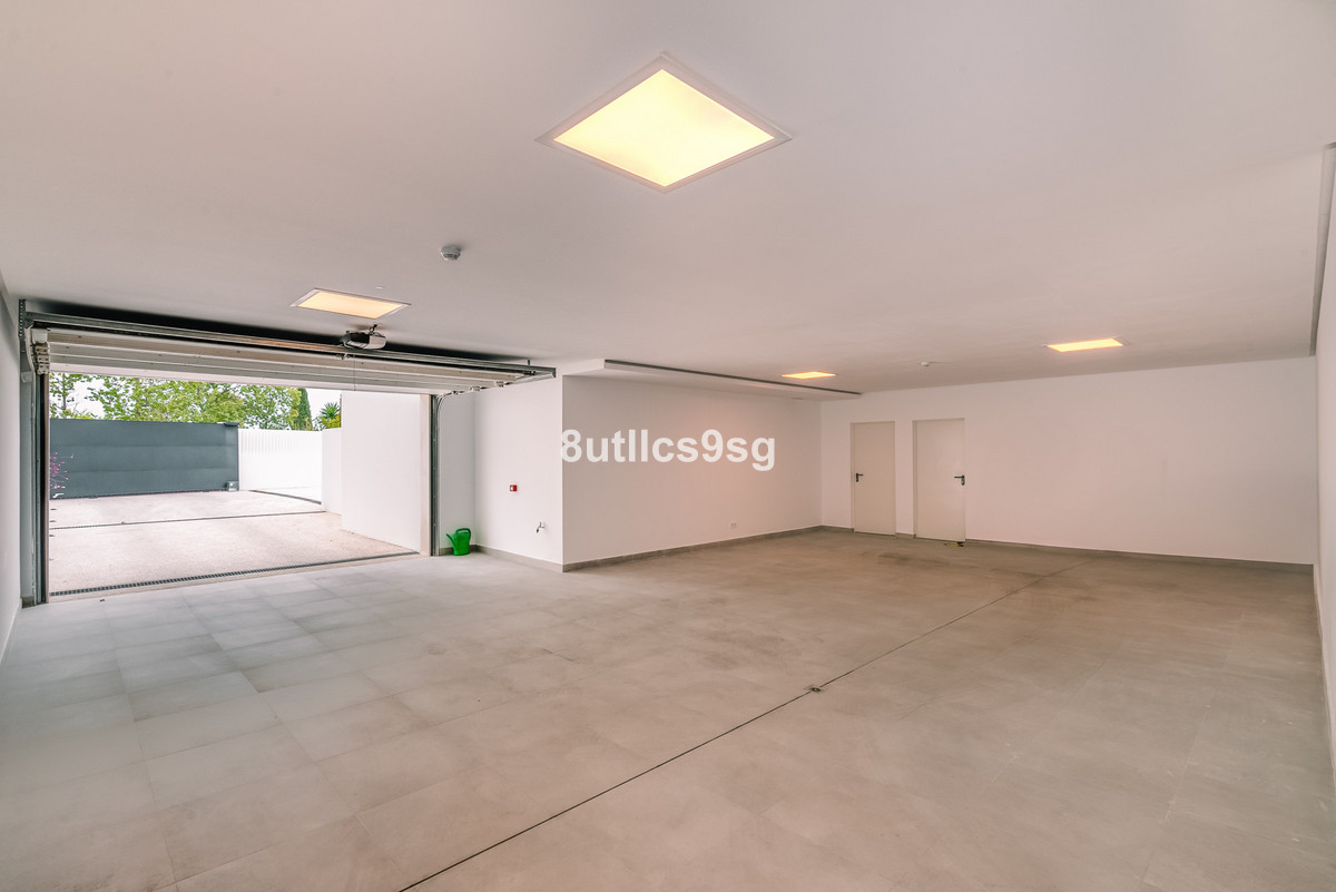 Se vende Villa - Chalet de 5 dormitorios en Costa Del Sol, Málaga, España