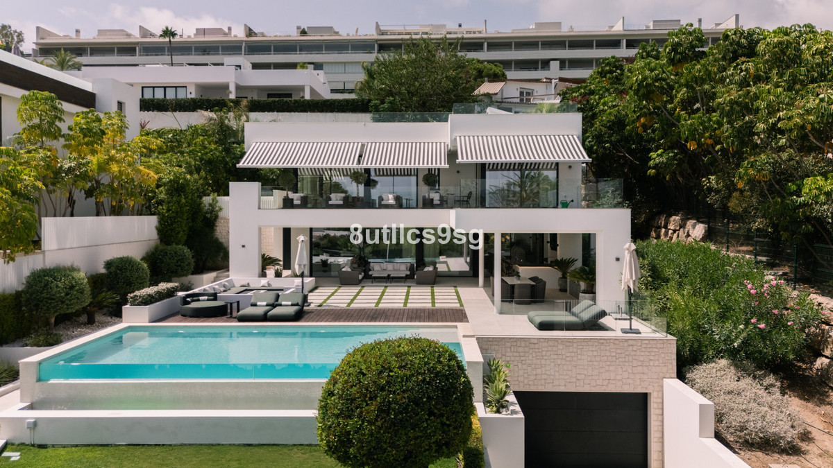 Se vende Villa - Chalet de 5 dormitorios en Costa Del Sol, Málaga, España