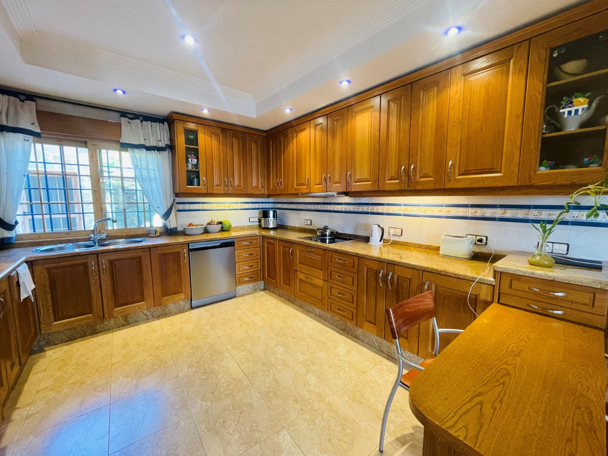 6 Bed Townhouse for sale in Altea Costa Blanca, Alicante, Spain