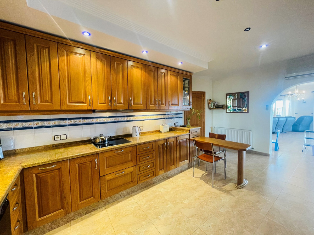 6 Bed Townhouse for sale in Altea Costa Blanca, Alicante, Spain