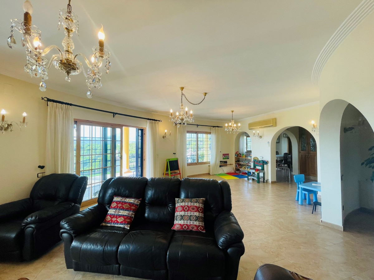6 Bed Townhouse for sale in Altea Costa Blanca, Alicante, Spain