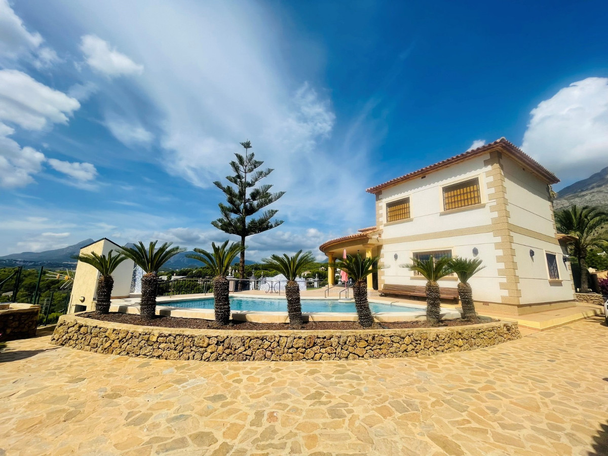 6 Bed Townhouse for sale in Altea Costa Blanca, Alicante, Spain