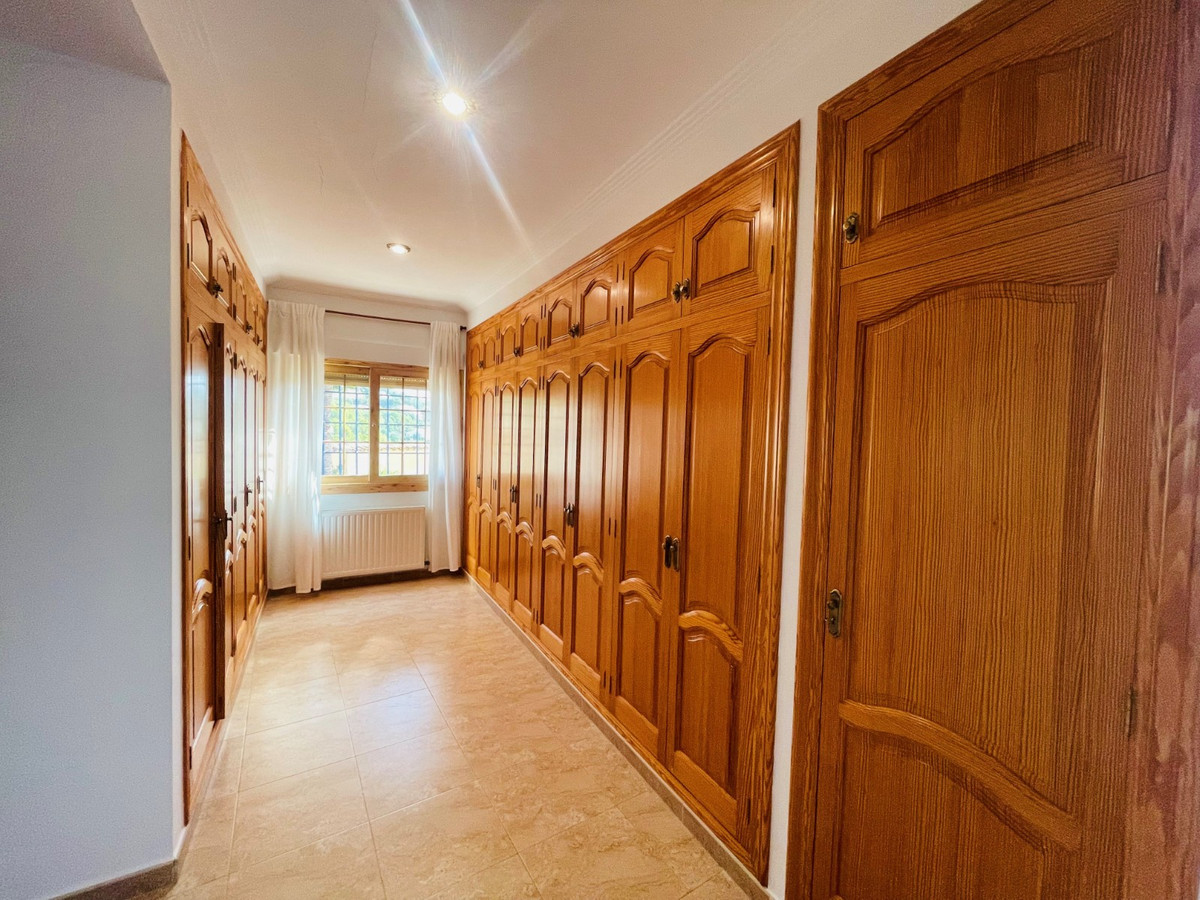 6 Bed Townhouse for sale in Altea Costa Blanca, Alicante, Spain